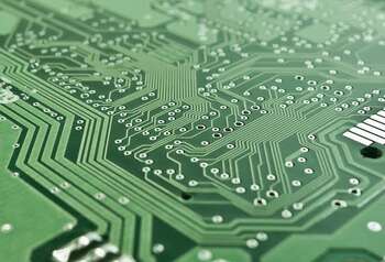 Chips JU - Foto di Michael Schwarzenberger da Pixabay