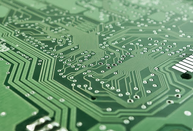 Chips JU - Foto di Michael Schwarzenberger da Pixabay