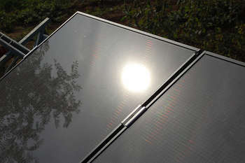 Impianto solare fotovoltaico - foto di Sundust_L